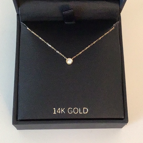 Jewelry - Dainty 14K Gold CZ Pendant EUC